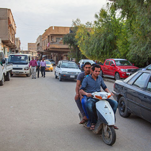 Irak, Hillah (Al Hilla). Popoludniowy ruch na ulicach miasta.